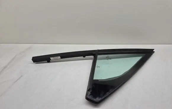 Volkswagen Touareg III Front door vent window glass four-door 760845114A