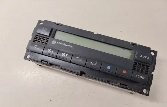 Volkswagen Golf IV Climate control unit