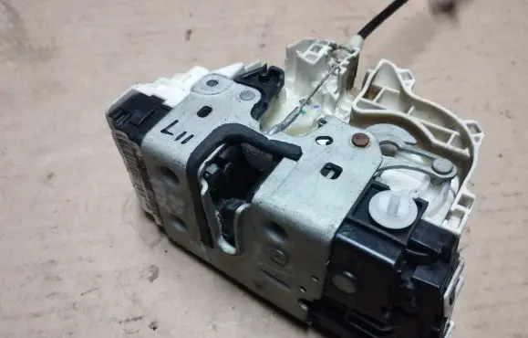 Chrysler Sebring (JS) Rear door lock P04589439AC