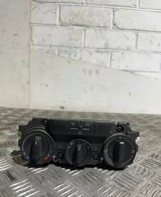 Skoda Octavia Mk2 (1Z) Climate control unit 743581