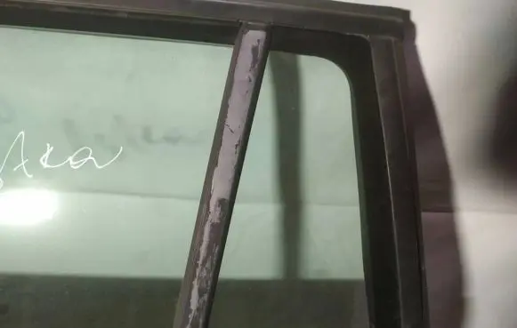 Opel Vectra C Rear vent window glass as2
