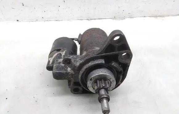 Skoda Octavia Mk1 (1U) Starter motor 1005821499