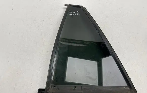 Mercedes-Benz R W251 Rear vent window glass DOT18AS3M513 E000251 43R000265