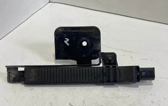 Volkswagen Phaeton Radio antenna 4D0907277