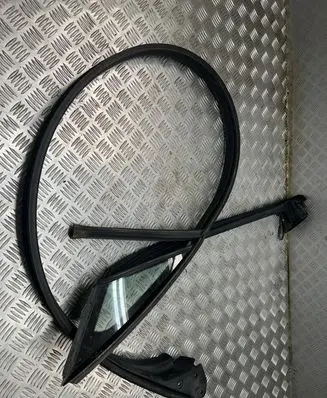 Mercedes-Benz E W212 Front vent window/glass (coupe) 