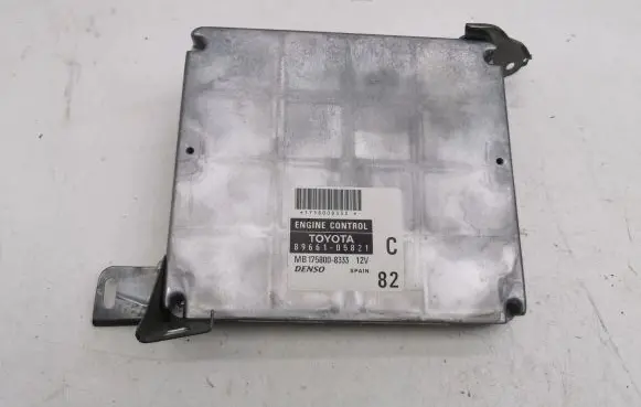 Toyota Avensis T250 Engine control unit/module 8966105821