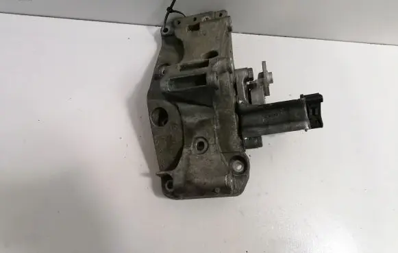BMW 7 G11 G12 Generator/alternator bracket 7619250