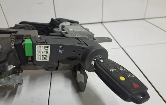 Volvo V70 Ignition lock 8626324 73760