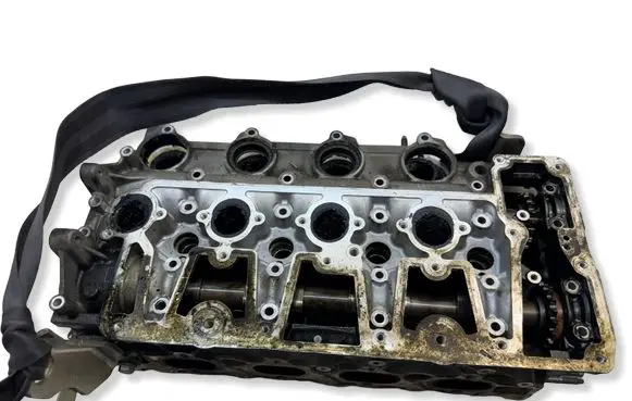 Peugeot 3008 I Engine head 9688418110