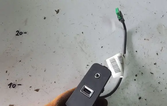 Citroen C4 Cactus USB socket connector 9805242880
