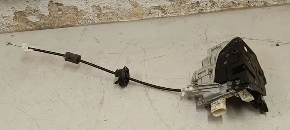 Porsche Cayenne (92A) Rear door lock 8K0839016