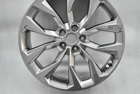 KIA Sorento R20 alloy rim 