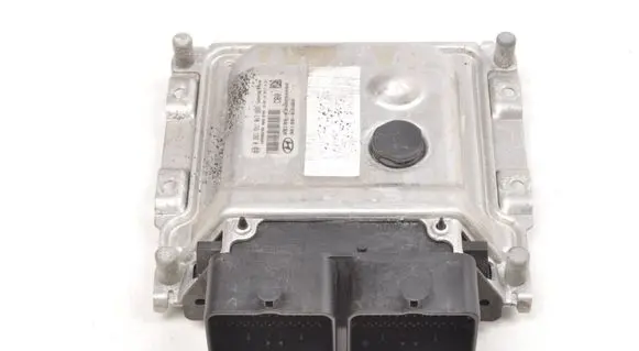 Hyundai i30 Engine control unit/module ECU 0261S11017