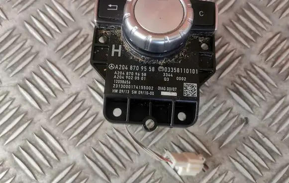 Mercedes-Benz C W204 Multifunctional control switch/knob A2048709558