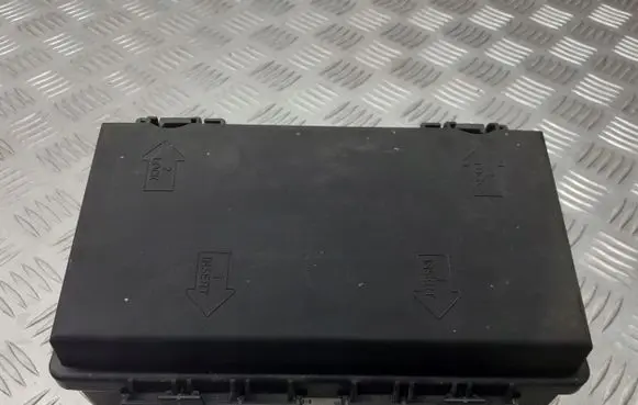 Opel Corsa D Fuse box cover 13217394
