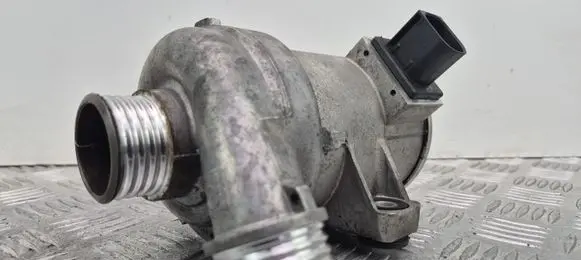 BMW 5 F10 F11 Water pump 7604027
