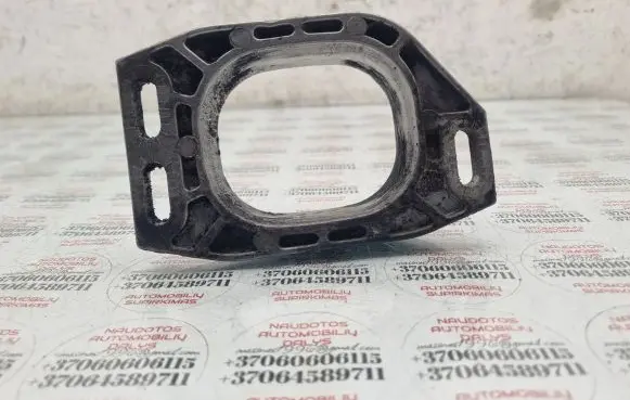 Audi A4 S4 B5 8D Engine mounting bracket 8D0199335M