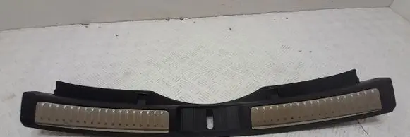 Trunk/boot sill cover protection
