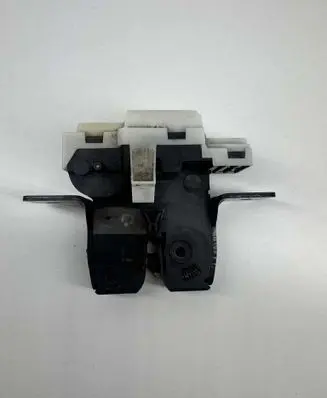 Renault Clio III Tailgate/trunk/boot lock/catch/latch 8200076240