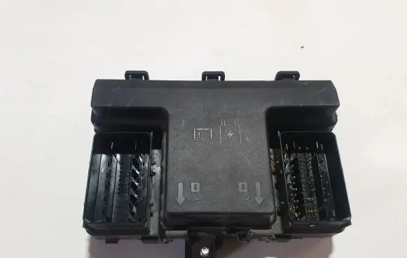Ford Fusion II Fuse module G2811 14473313 DG9T14A067AF