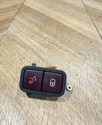 Mercedes-Benz GL X164 Tailgate/boot open switch button 2118219451 32132102