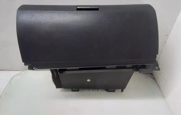 Mercedes-Benz B W245 Glove box