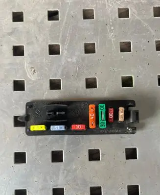 Citroen C4 I Fuse box cover 9637466280