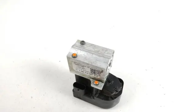 Porsche Taycan 9J1 Air conditioning (A/C) expansion valve 4M0816682E