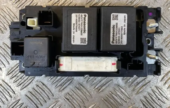 Lexus CT 200H Fuse module G92Z147020 4F111285 9979T