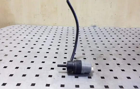 Audi A6 S6 C4 4A Windscreen/windshield washer pump 431955651
