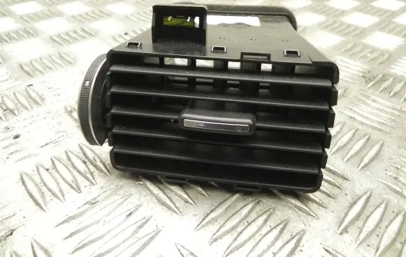 Rear air vent grill