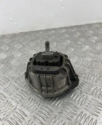 BMW 1 E81 E87 Engine mount bracket 6768852