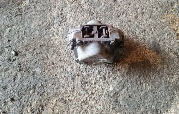 Opel Vectra B Rear brake caliper