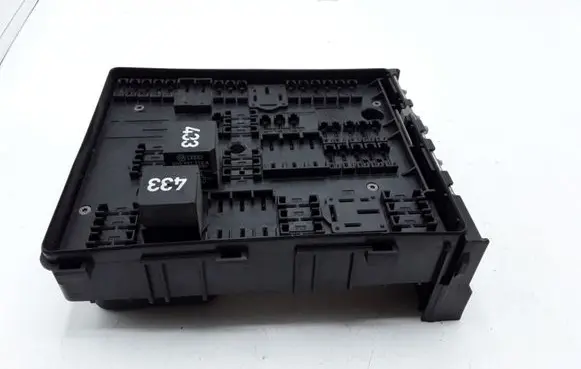 Volkswagen Touran I Fuse module 1K0937806 1K0937804B 013949631C