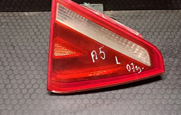 Audi A5 8T 8F Tailgate rear/tail lights 8T0945093
