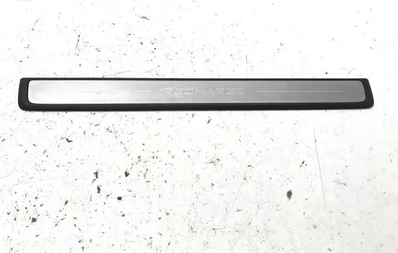 Volvo XC40 Front sill trim cover 32132599