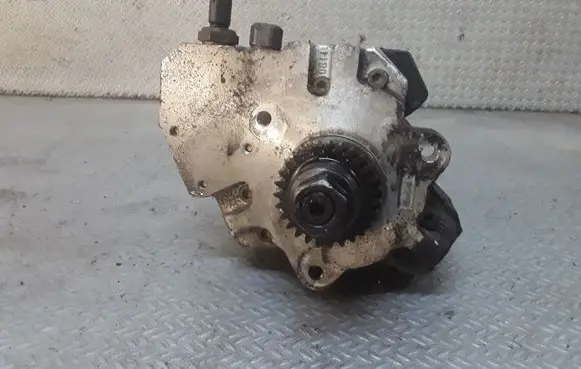 Mercedes-Benz A W169 Fuel injection high pressure pump 0445010096