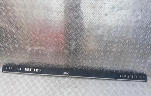 Peugeot 405 Trunk door license plate light bar 9615686677