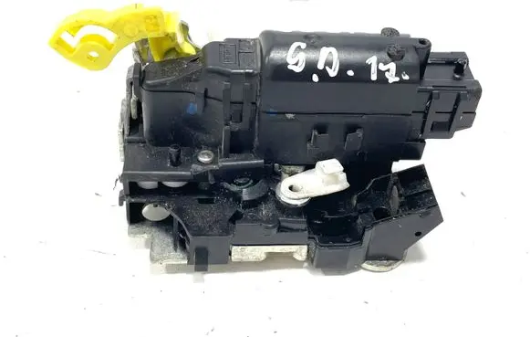 Dacia Duster Rear door lock 4916B
