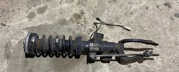 BMW 5 F10 F11 Front shock absorber with coil spring 6796858 105413