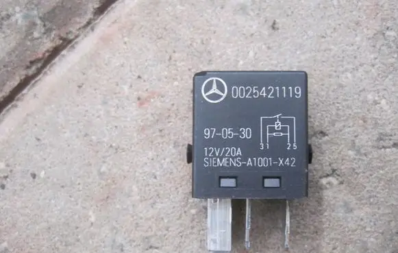 Mercedes-Benz 190 W201 Other relay 0025421119