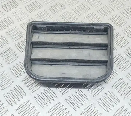 Lexus RX 330 - 350 - 400H Quarter panel pressure vent 