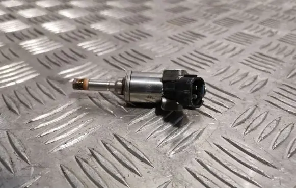 Nissan X-Trail T32 Fuel injector 0261500210