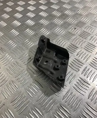 Volkswagen Touareg II Fender mounting bracket 7P6821151A