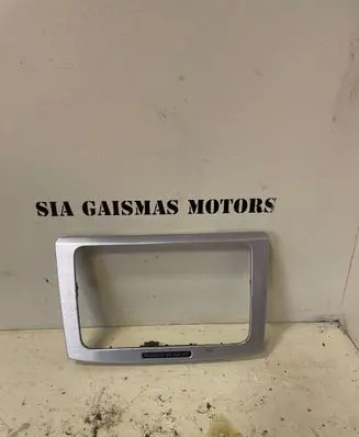 Volkswagen PASSAT B6 Radio/GPS head unit trim 3C0858069P