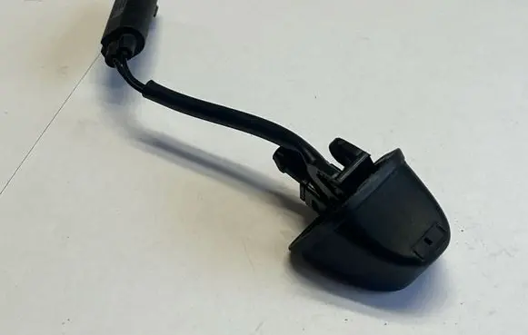 BMW 3 E90 E91 Windshield washer spray nozzle 8365385