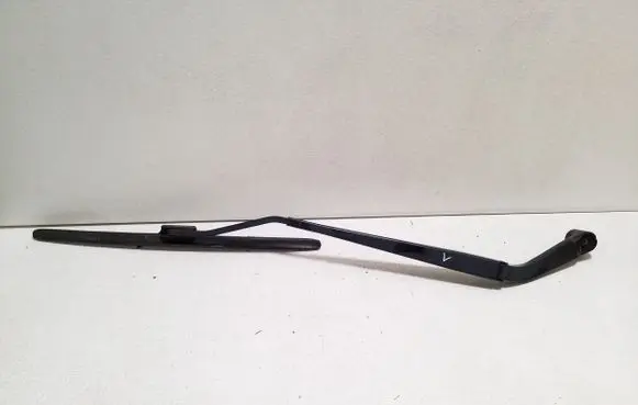 Nissan Navara D23 Front wiper blade arm