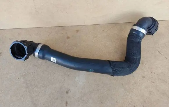 BMW 2 F46 Engine coolant pipe/hose 17128658480 8658480