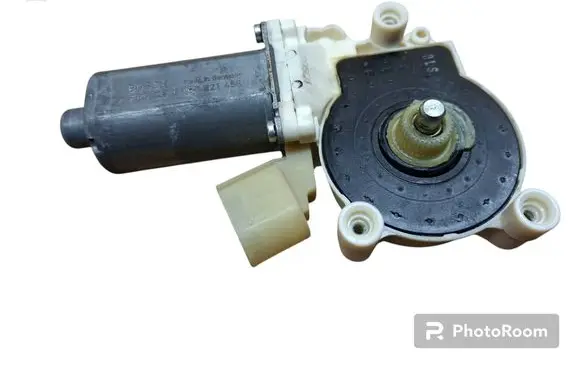 BMW 5 E60 E61 Front door window regulator motor 6981142 0130821458