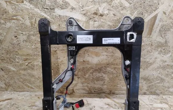 Maserati GranTurismo Front passenger seat console base 80064900 80188000